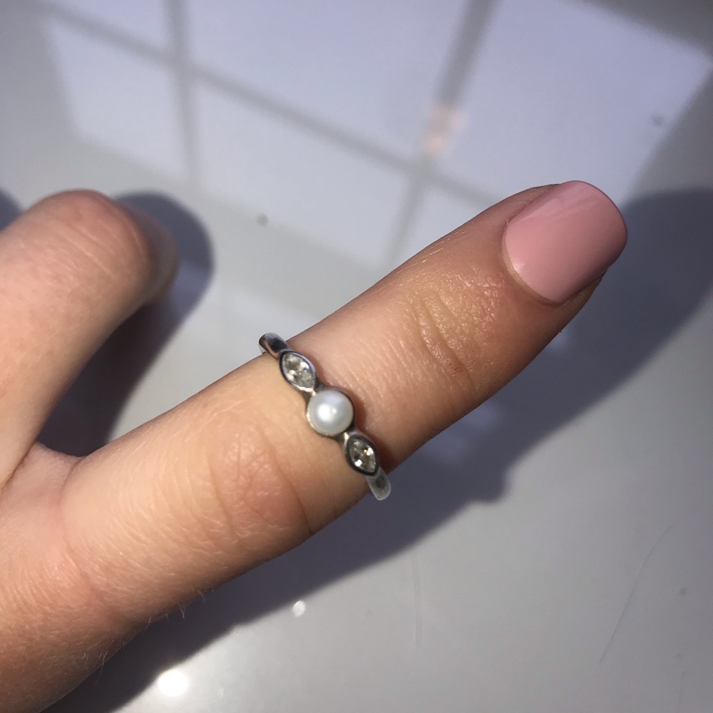 Pandora Petite Luminous Leaves Ring